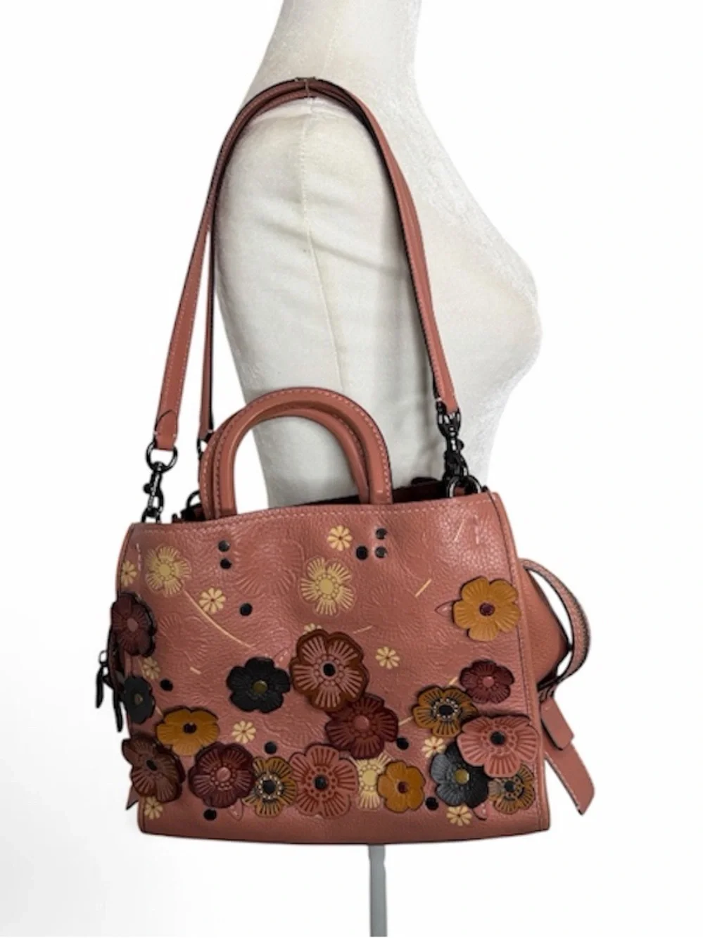 COACH 1941 TOOLED TEA ROSE WILLOW METAL AND LEATHER ROGUE 25 Rose